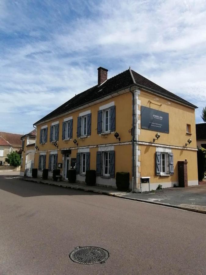 Logis Hotel & Restaurant Le Soleil D'Or Montigny-la-Resle Ngoại thất bức ảnh