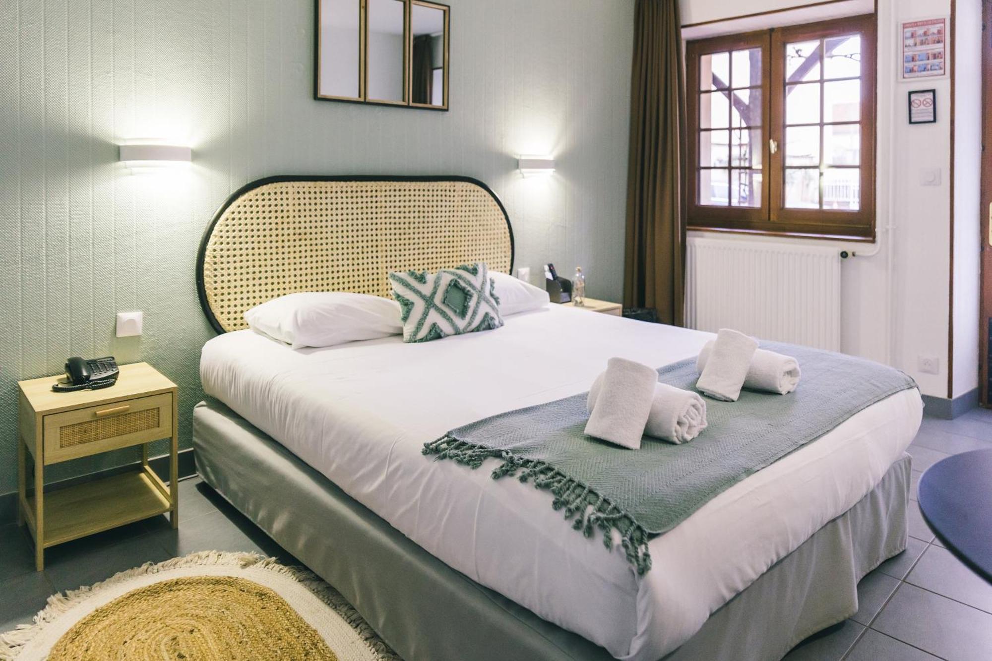 Logis Hotel & Restaurant Le Soleil D'Or Montigny-la-Resle Ngoại thất bức ảnh
