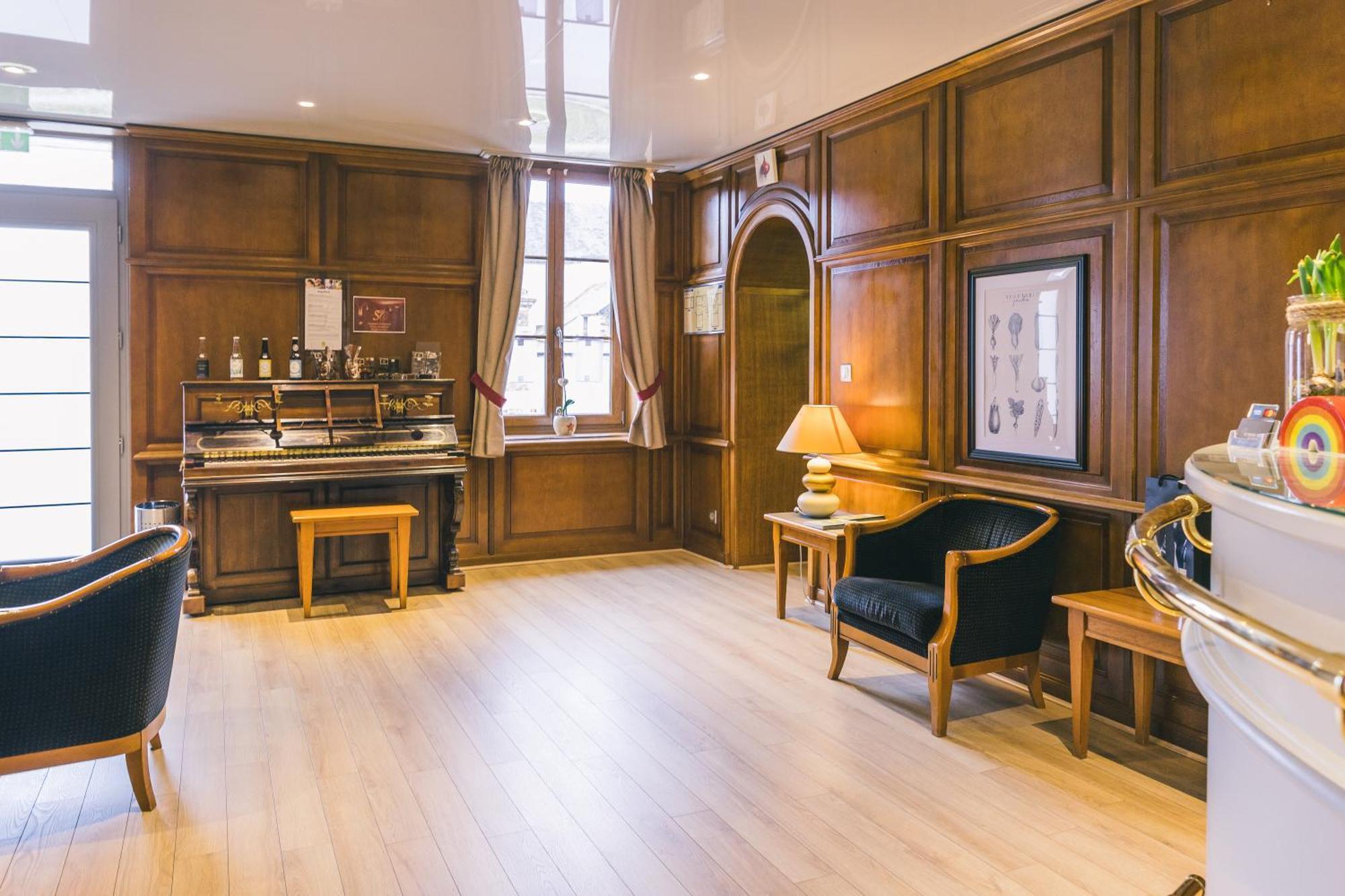Logis Hotel & Restaurant Le Soleil D'Or Montigny-la-Resle Ngoại thất bức ảnh