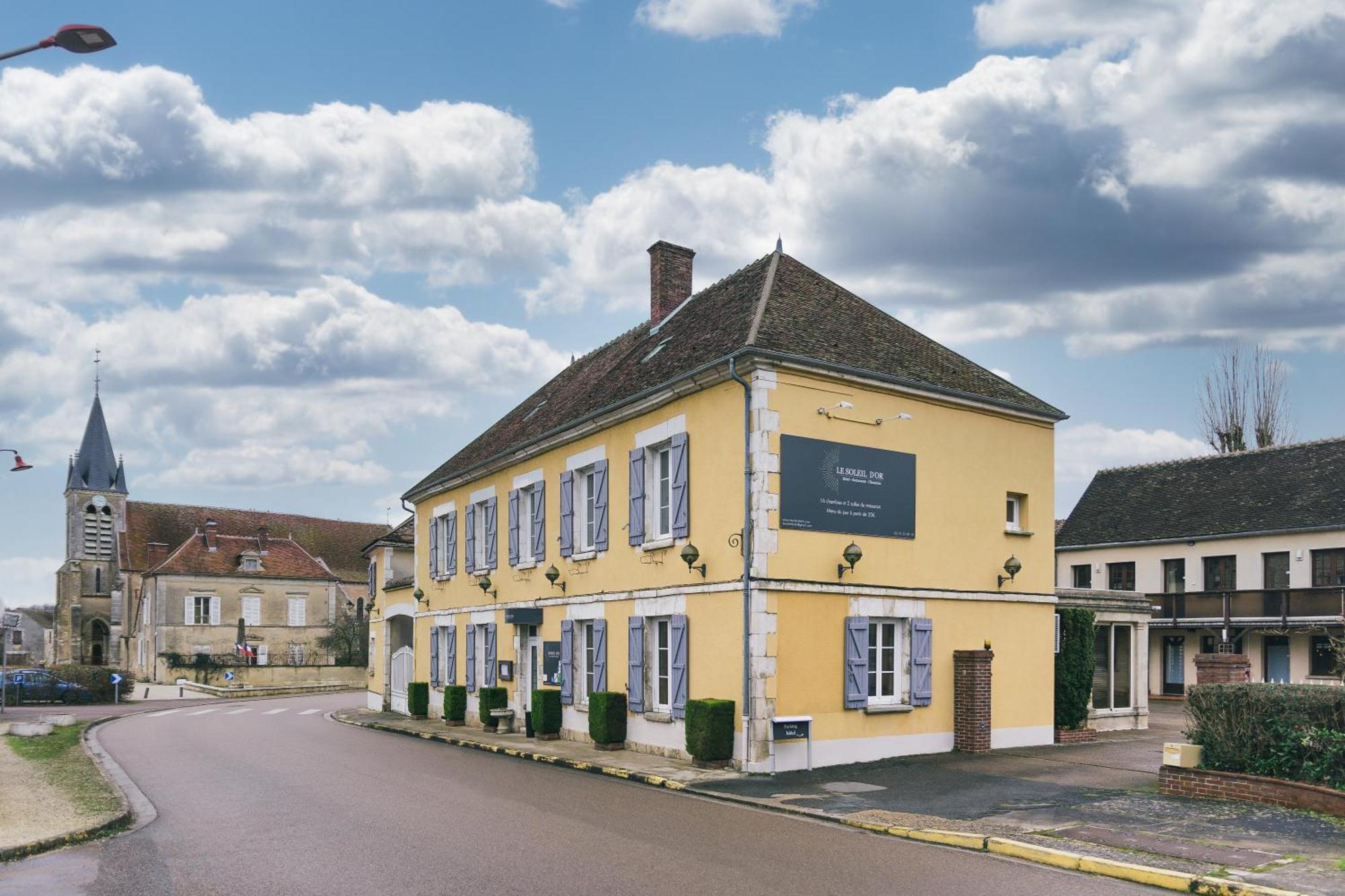 Logis Hotel & Restaurant Le Soleil D'Or Montigny-la-Resle Ngoại thất bức ảnh