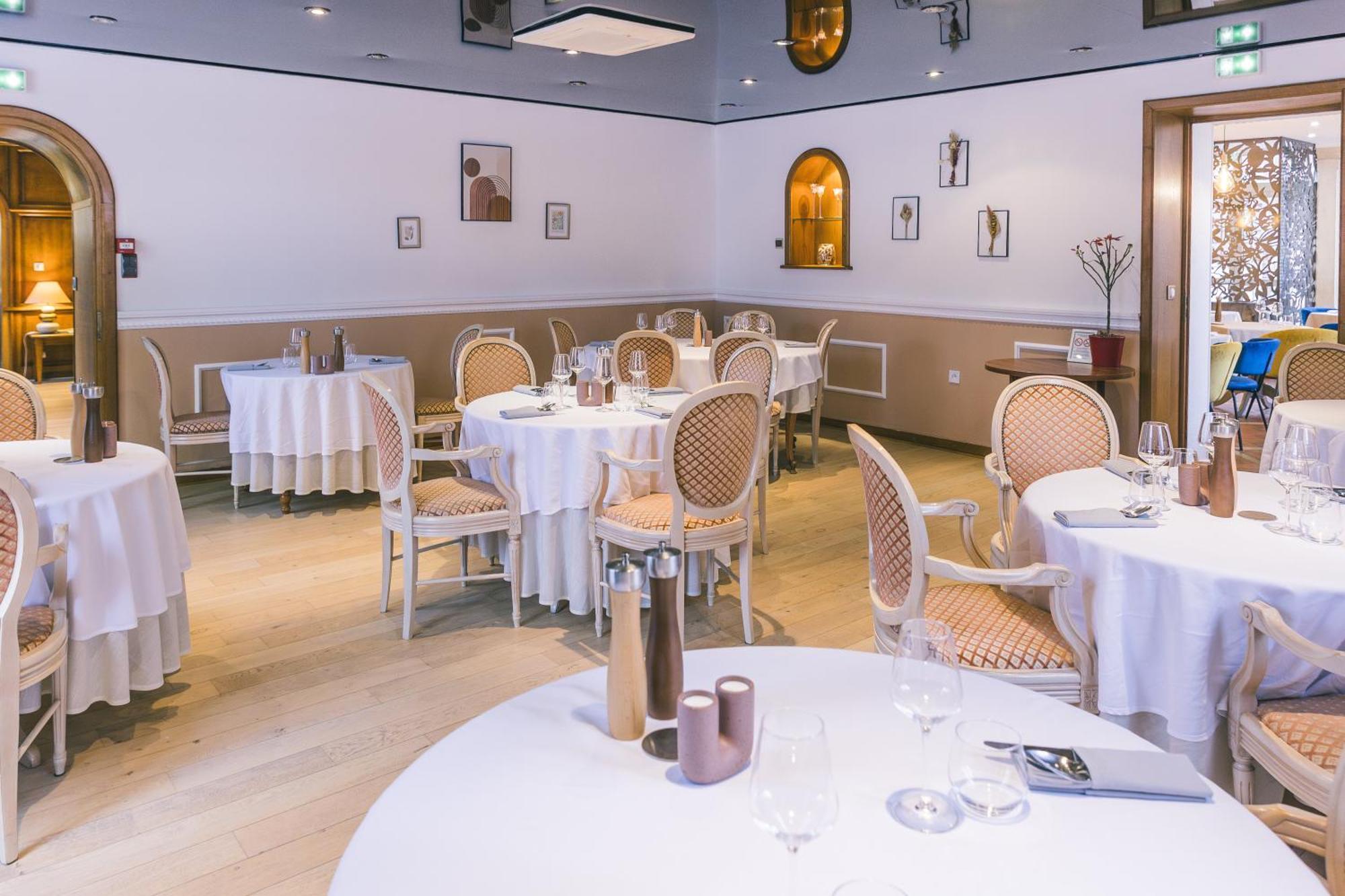 Logis Hotel & Restaurant Le Soleil D'Or Montigny-la-Resle Ngoại thất bức ảnh
