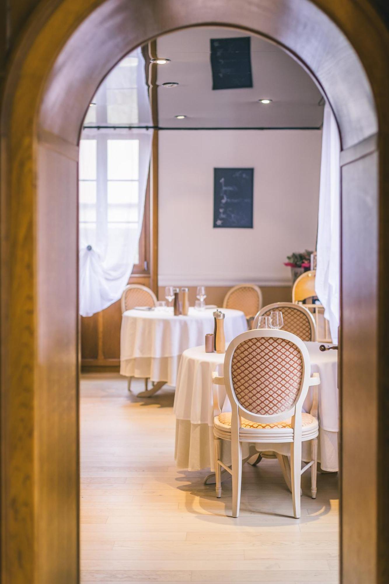 Logis Hotel & Restaurant Le Soleil D'Or Montigny-la-Resle Ngoại thất bức ảnh