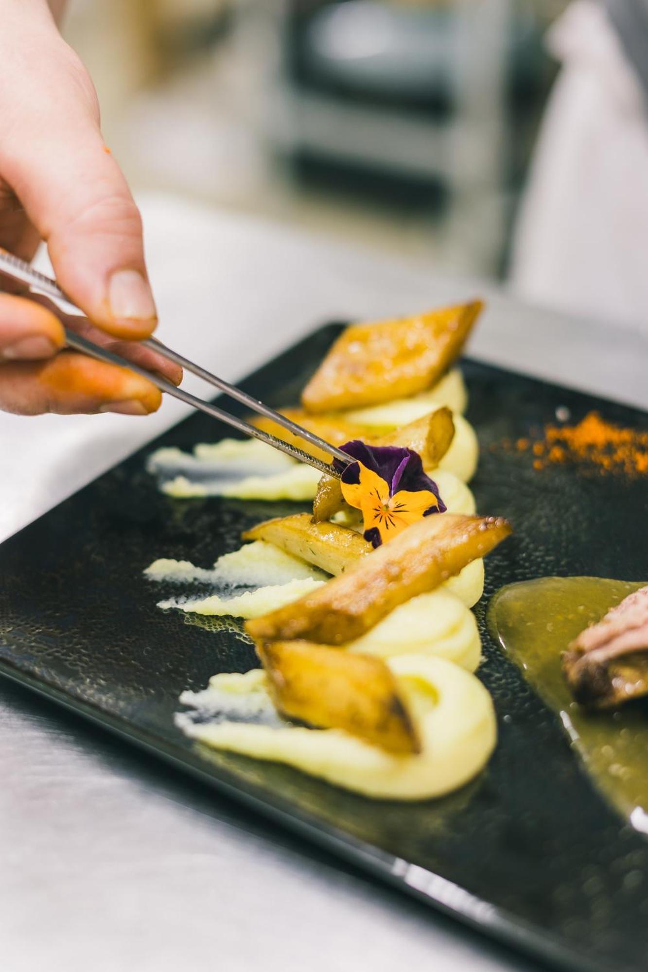 Logis Hotel & Restaurant Le Soleil D'Or Montigny-la-Resle Ngoại thất bức ảnh
