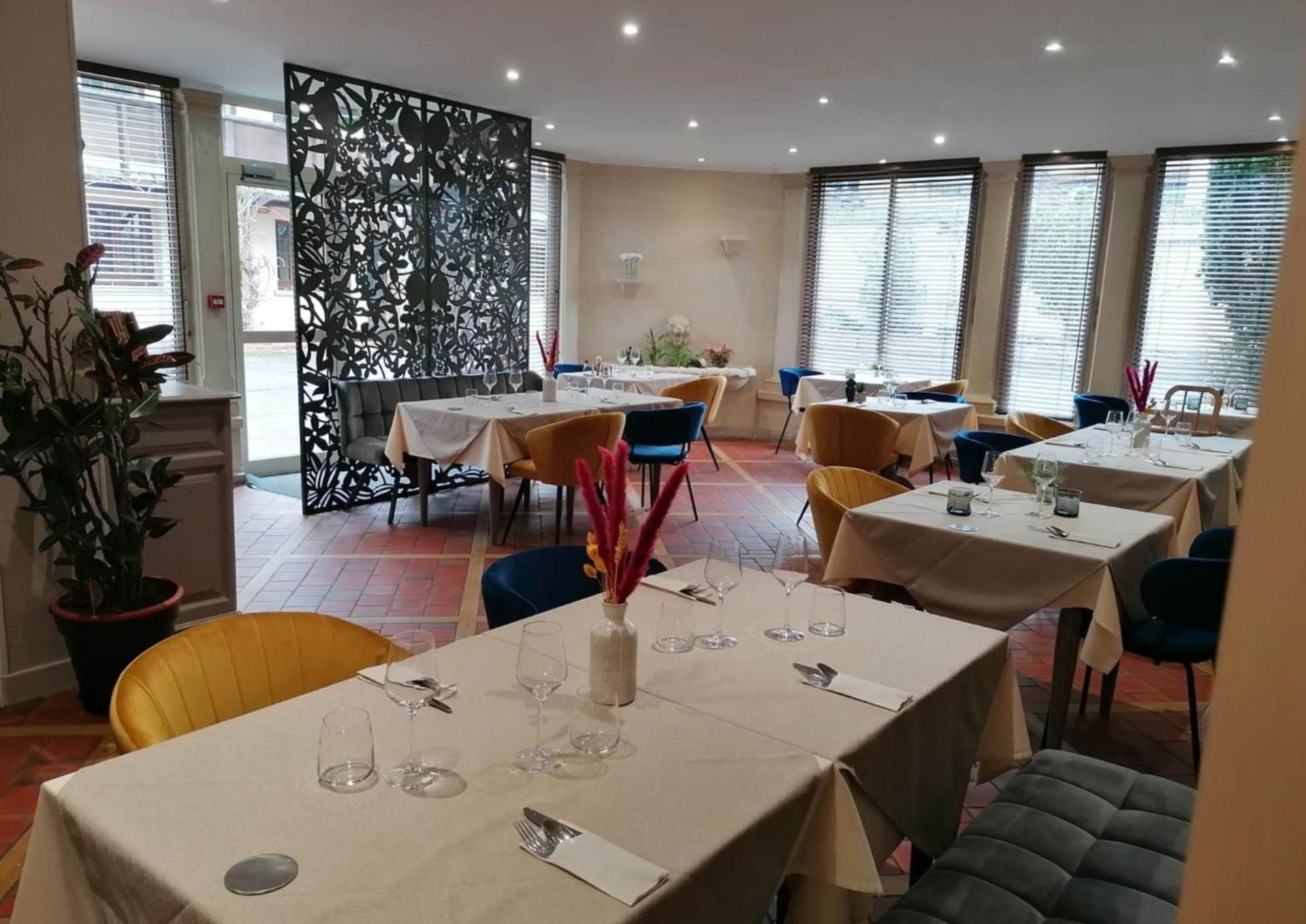 Logis Hotel & Restaurant Le Soleil D'Or Montigny-la-Resle Ngoại thất bức ảnh